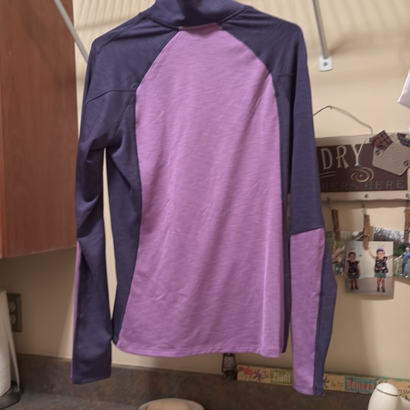 Under Armour Sweatshirt Women's L Purple Pullover Hiking Activewear - Picture 4 of 4